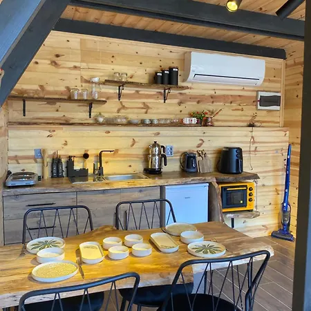 Bukrasuitbungalow לינה וארוחת בוקר *